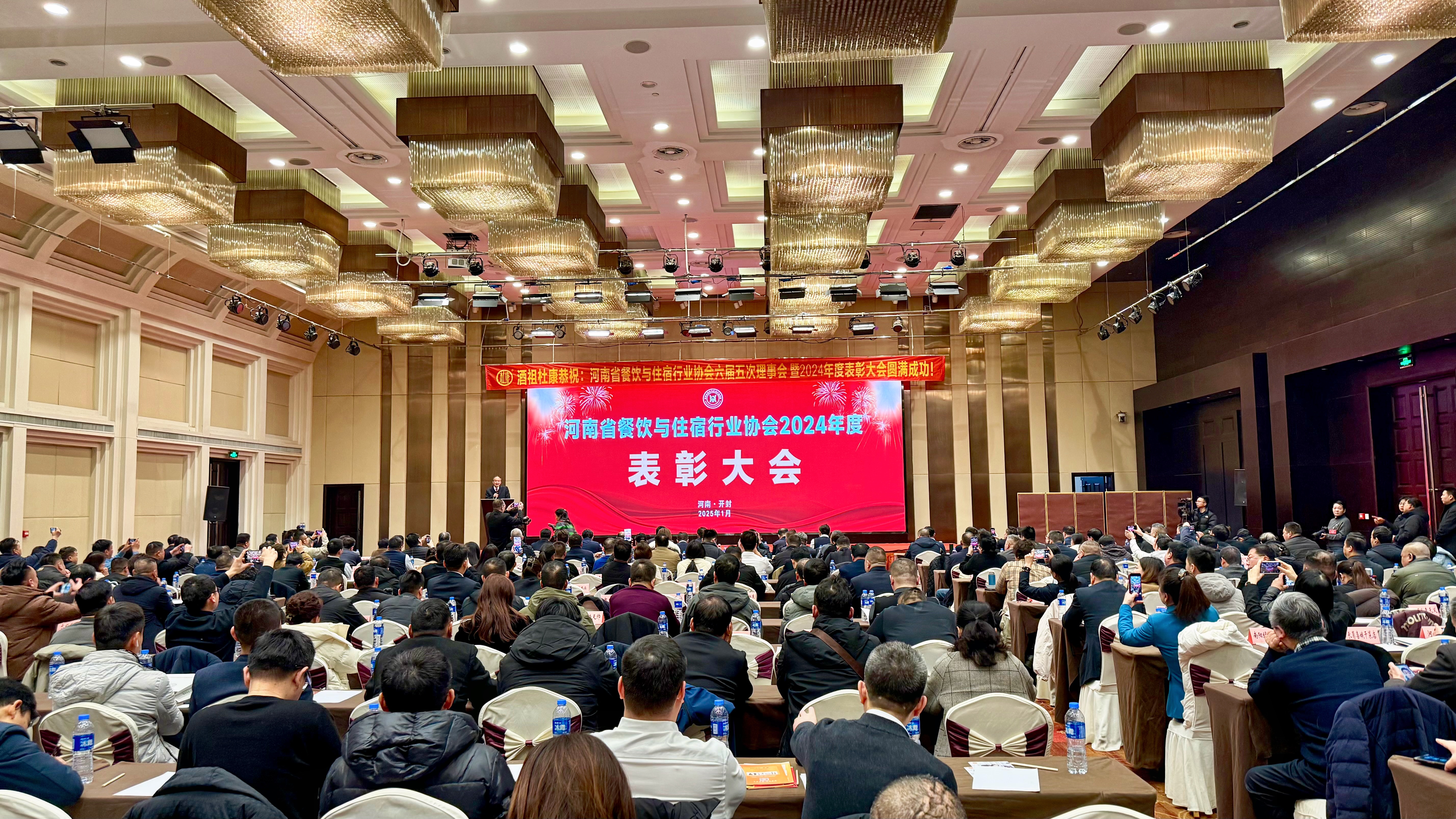阿五榮獲“河南省餐飲住宿行業(yè)百強餐飲企業(yè)”